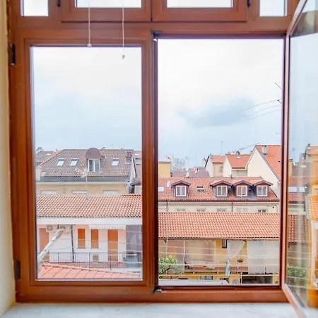 Cozy Close To Metro
