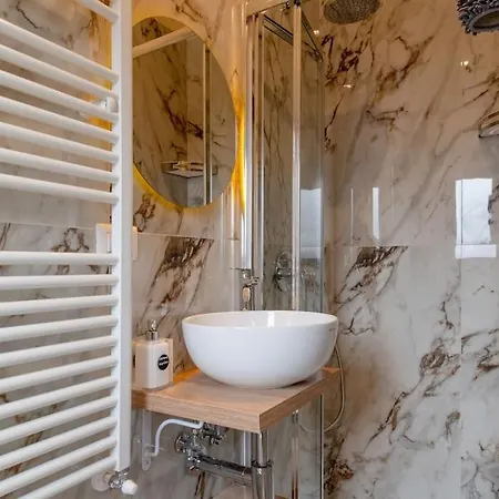 Cozy Close To Metro Апартаменты