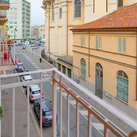 Cozy Close To Metro Apartamento