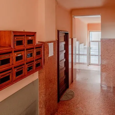 Cozy Close To Metro Apartamento *