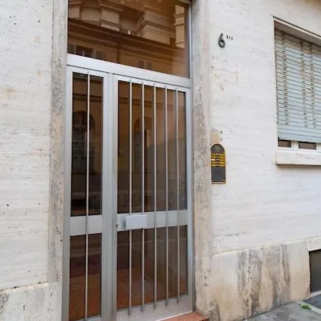 Cozy Close To Metro Apartamento *