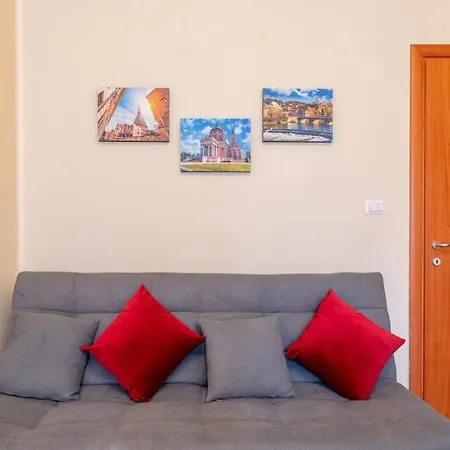 Cozy Close To Metro Lägenhet Turin