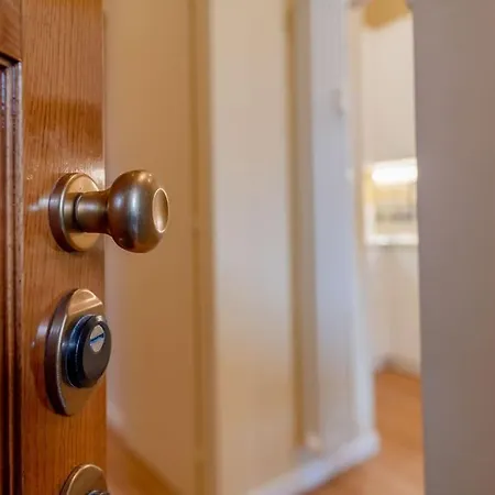 Cozy Close To Metro * Turim